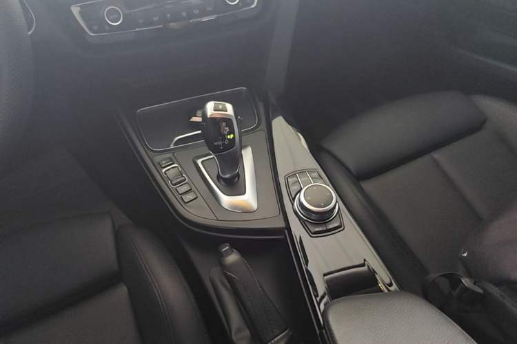 Used BMW 3 Series GT 2019 320i Sport Edition Gear Lever