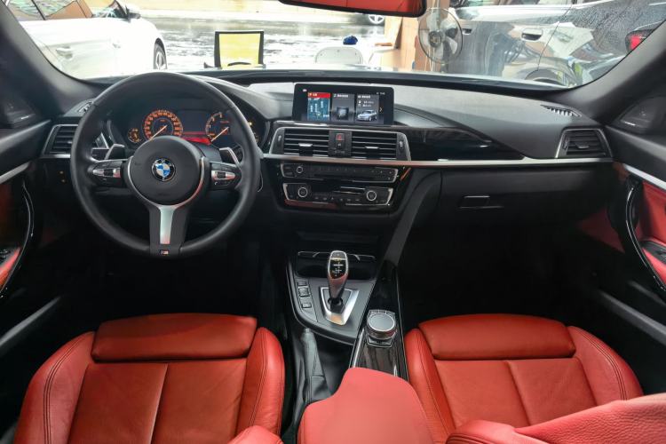 Used BMW 3 Series GT 2019 320i M Sport Night Edition Interior 1