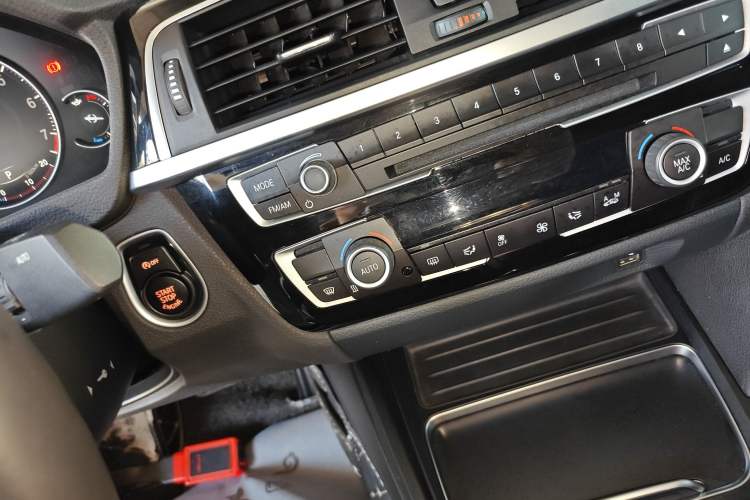 Used BMW 3 Series GT 2019 320i M Sport Package Interior 1