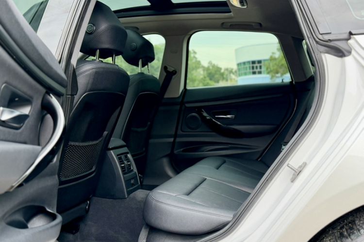 Used BMW 3 Series GT 2019 320i Sport Edition Interior 1