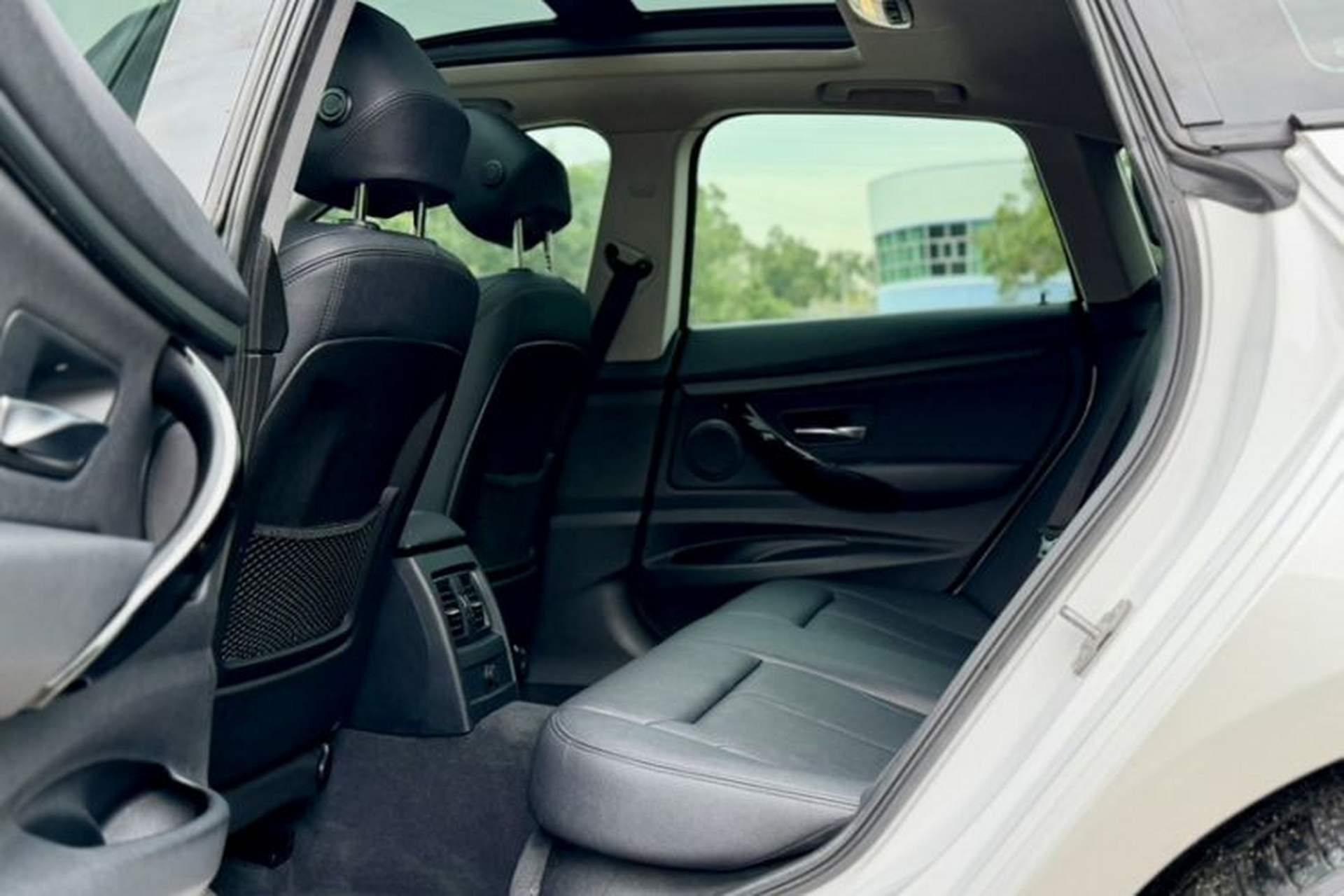 Used BMW 3 Series GT 2019 320i Sport Edition Interior 1