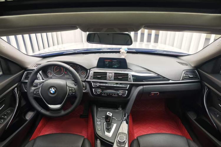 Used BMW 3 Series GT 2019 320i Sport Edition Interior 1