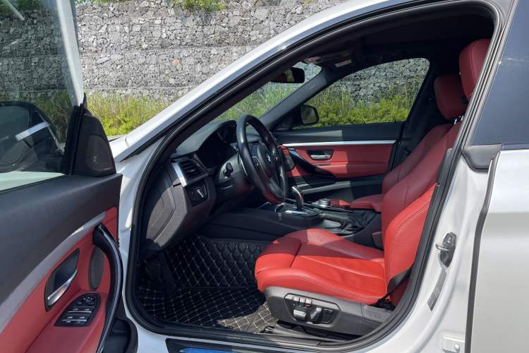 Used BMW 3 Series GT 2019 320i M Sport Night Edition Interior 1