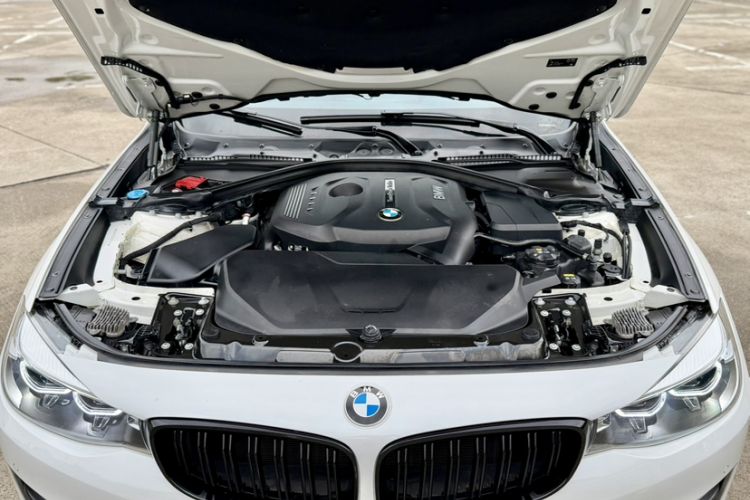 Used BMW 3 Series GT 2019 320i Sport Edition Interior 10