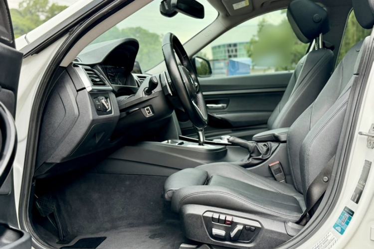 Used BMW 3 Series GT 2019 320i Sport Edition Interior 12