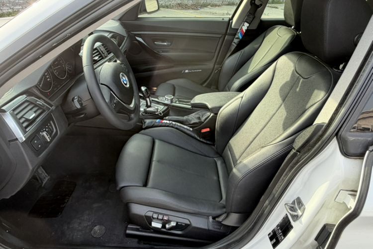 Used BMW 3 Series GT 2019 320i Sport Edition Interior 2