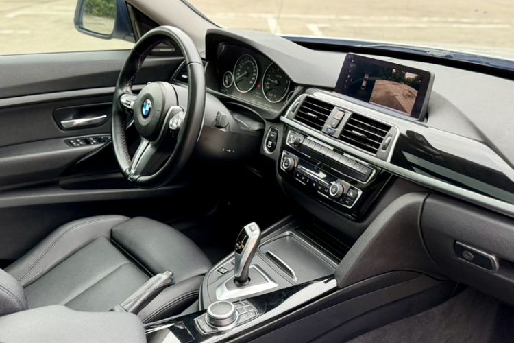 Used BMW 3 Series GT 2019 320i Sport Edition Interior 2