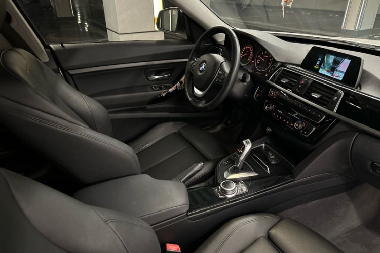 Used BMW 3 Series GT 2019 320i Sport Edition Interior 2