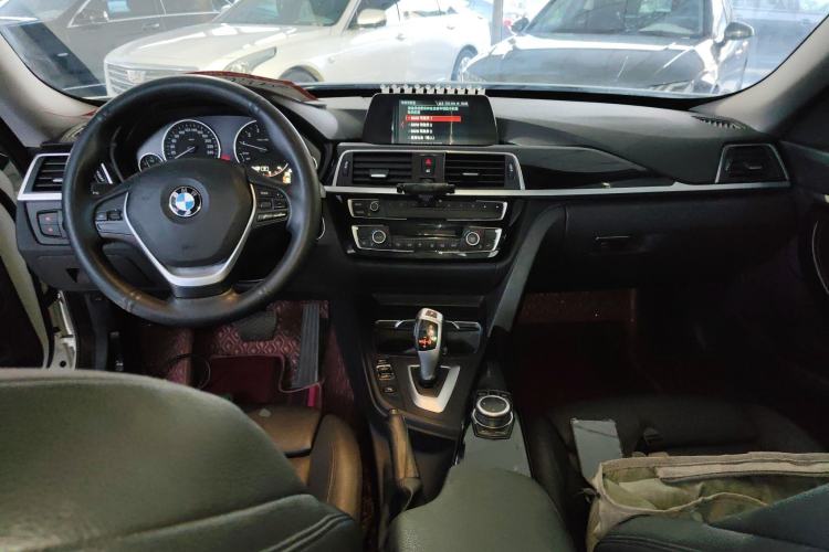 Used BMW 3 Series GT 2019 320i Sport Edition Interior 2