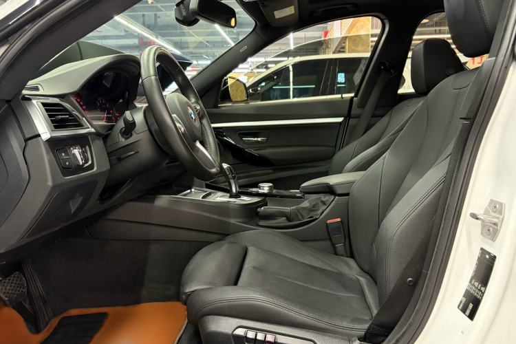 Used BMW 3 Series GT 2019 320i M Sport Package Interior 2