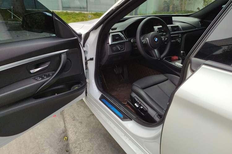 Used BMW 3 Series GT 2019 320i M Sport Package Interior 2