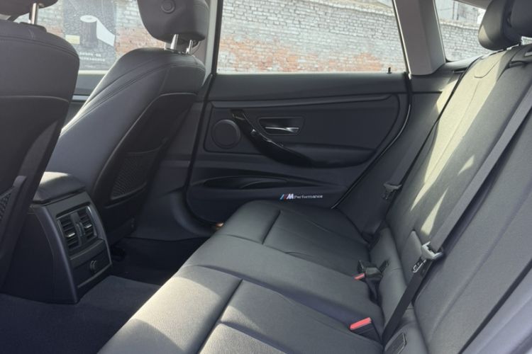Used BMW 3 Series GT 2019 320i Sport Edition Interior 3