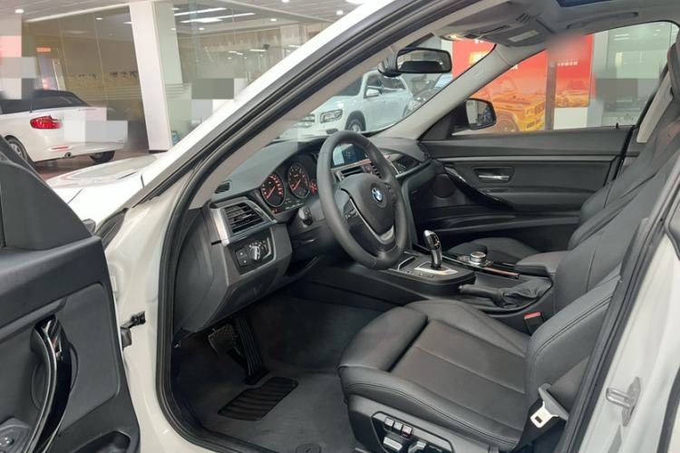 Used BMW 3 Series GT 2019 320i Sport Edition Interior 3