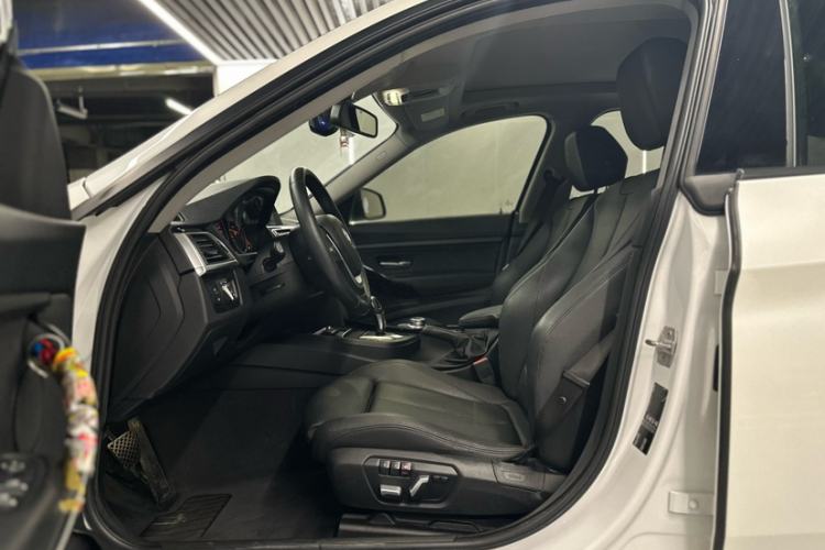 Used BMW 3 Series GT 2019 320i Sport Edition Interior 3