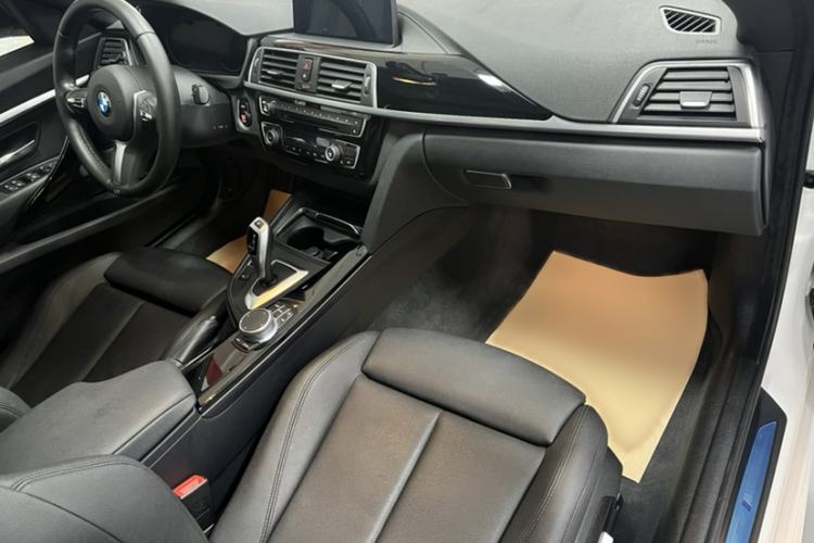 Used BMW 3 Series GT 2019 320i M Sport Package Interior 3
