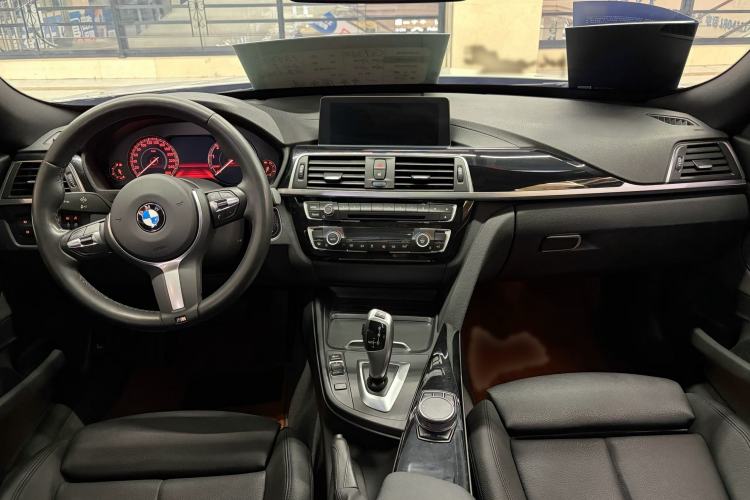 Used BMW 3 Series GT 2019 320i M Sport Package Interior 3