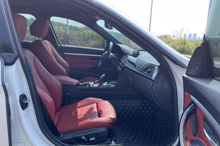 Used BMW 3 Series GT 2019 320i M Sport Night Edition Interior 3