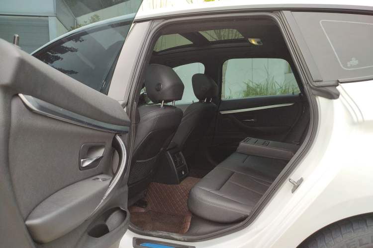 Used BMW 3 Series GT 2019 320i M Sport Package Interior 3