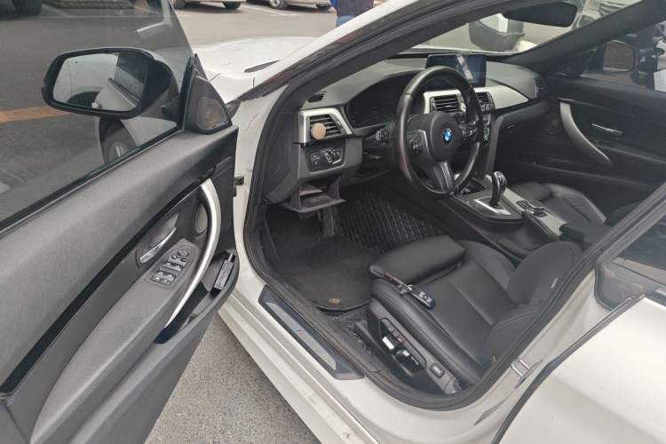 Used BMW 3 Series GT 2019 320i M Sport Package Interior 3