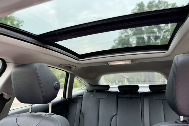 Used BMW 3 Series GT 2019 320i Sport Edition Interior 4