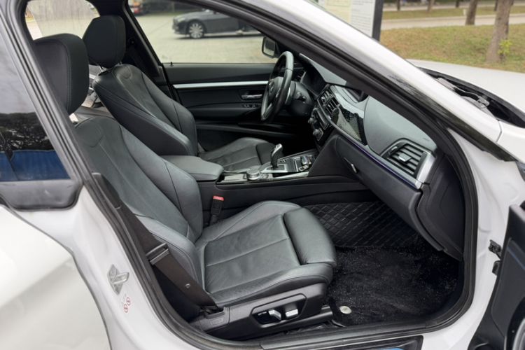 Used BMW 3 Series GT 2019 320i M Sport Night Edition Interior 4