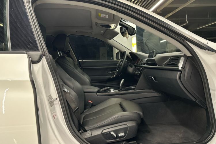 Used BMW 3 Series GT 2019 320i Sport Edition Interior 4