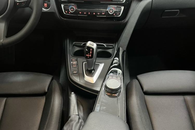 Used BMW 3 Series GT 2019 320i M Sport Package Interior 4