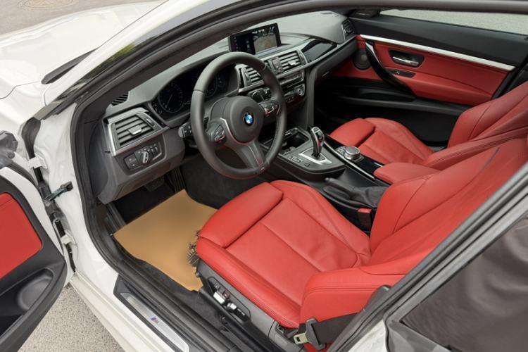 Used BMW 3 Series GT 2019 320i M Sport Night Edition Interior 5