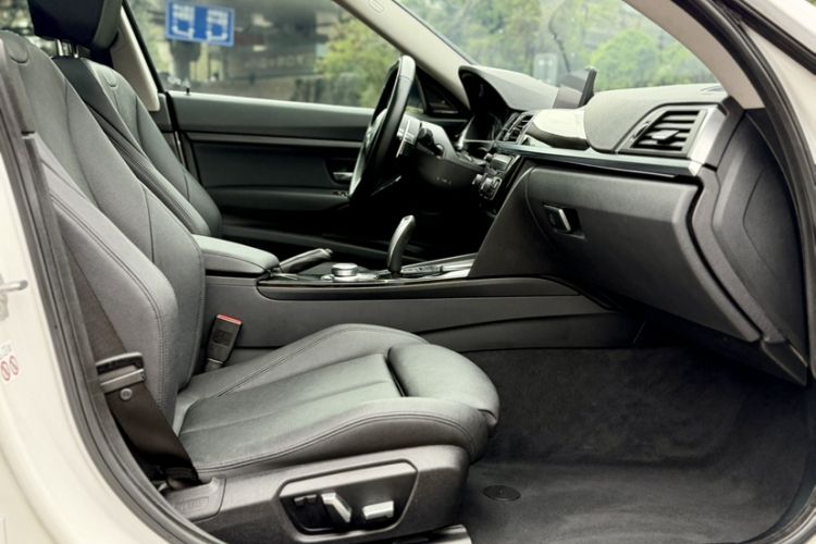 Used BMW 3 Series GT 2019 320i Sport Edition Interior 5
