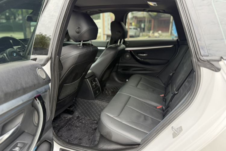 Used BMW 3 Series GT 2019 320i M Sport Night Edition Interior 5