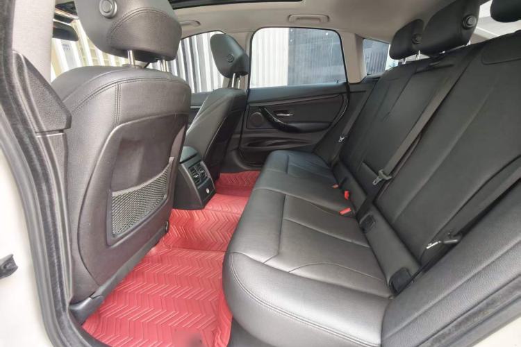 Used BMW 3 Series GT 2019 320i Sport Edition Interior 5