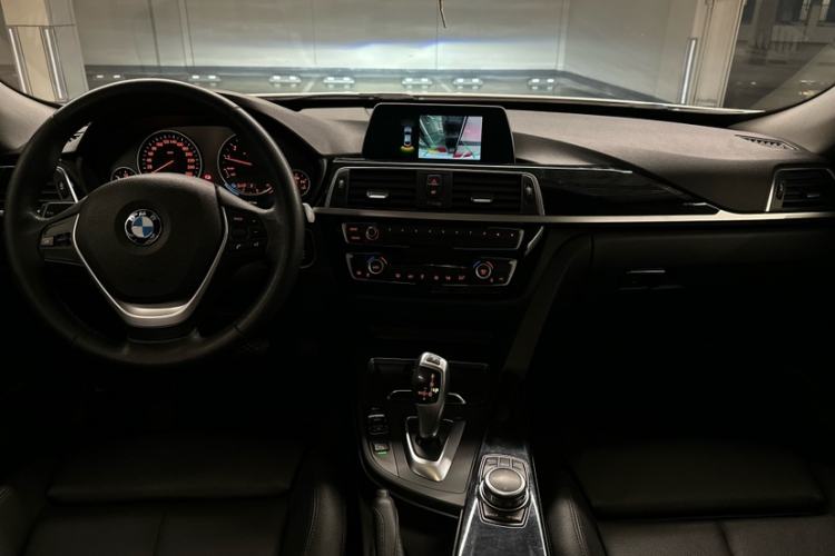 Used BMW 3 Series GT 2019 320i Sport Edition Interior 5