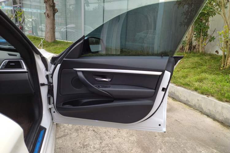 Used BMW 3 Series GT 2019 320i M Sport Package Interior 5