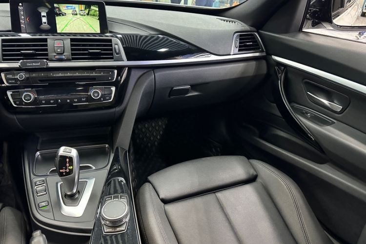 Used BMW 3 Series GT 2019 320i M Sport Package Interior 5