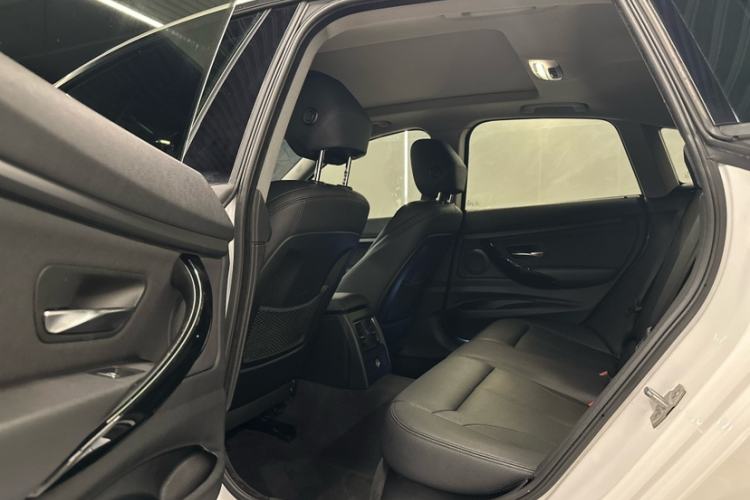 Used BMW 3 Series GT 2019 320i Sport Edition Interior 6