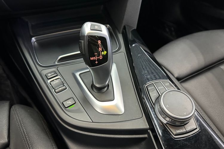 Used BMW 3 Series GT 2019 320i M Sport Package Interior 6