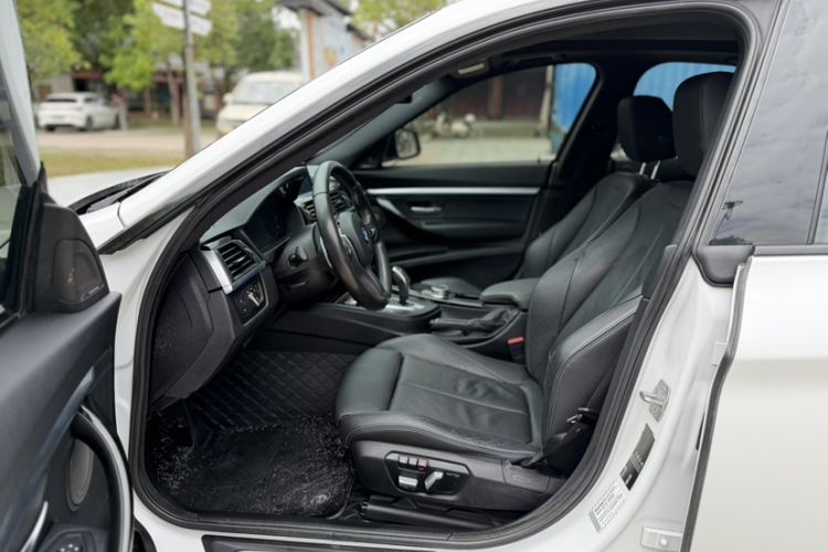 Used BMW 3 Series GT 2019 320i M Sport Night Edition Interior 7