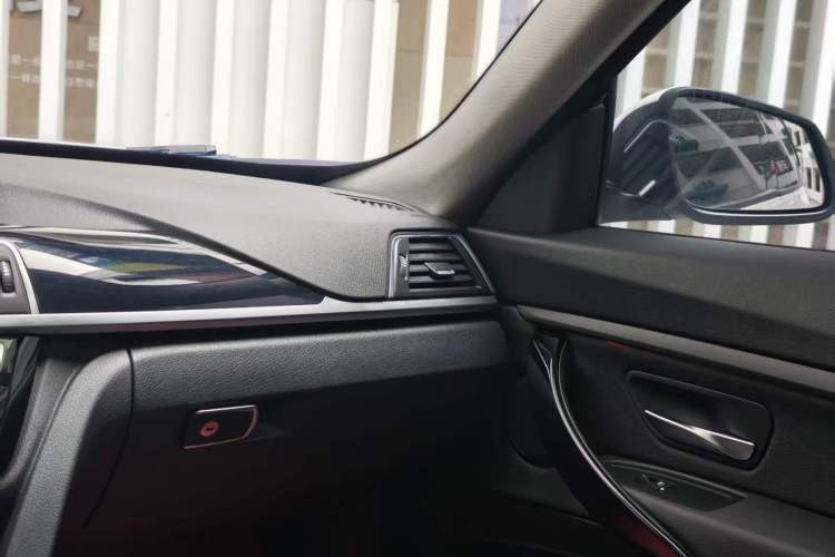 Used BMW 3 Series GT 2019 320i Sport Edition Interior 7