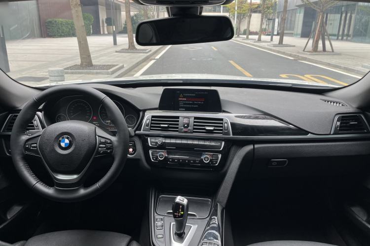 Used BMW 3 Series GT 2019 320i Sport Edition Interior 7