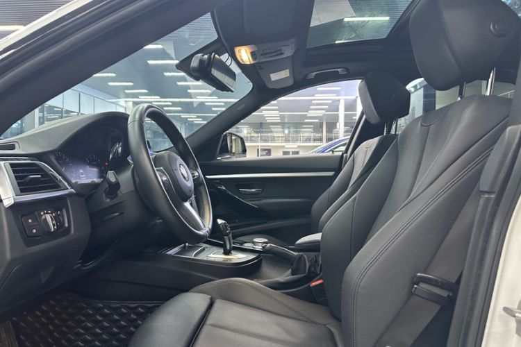 Used BMW 3 Series GT 2019 320i M Sport Package Interior 7