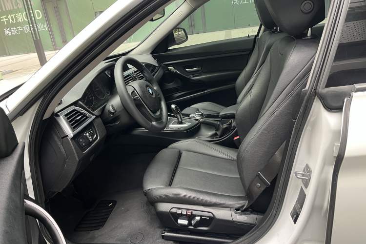 Used BMW 3 Series GT 2019 320i Sport Edition Interior 8