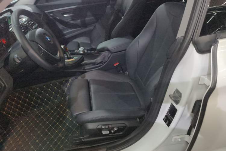 Used BMW 3 Series GT 2019 320i Sport Edition Left Front Seat