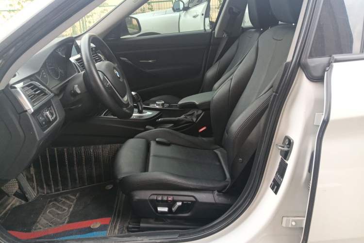 Used BMW 3 Series GT 2019 320i Sport Edition Left Front Seat