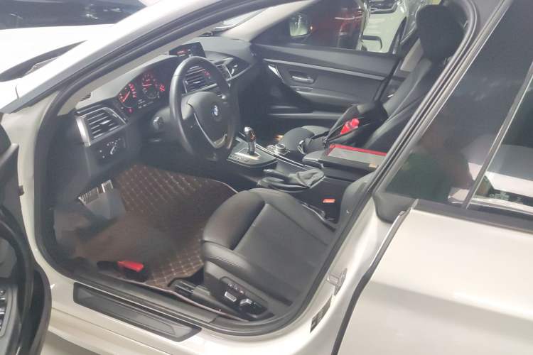 Used BMW 3 Series GT 2019 320i Sport Edition Left Front Seat