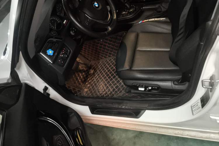 Used BMW 3 Series GT 2019 320i Sport Edition Left Front Seat