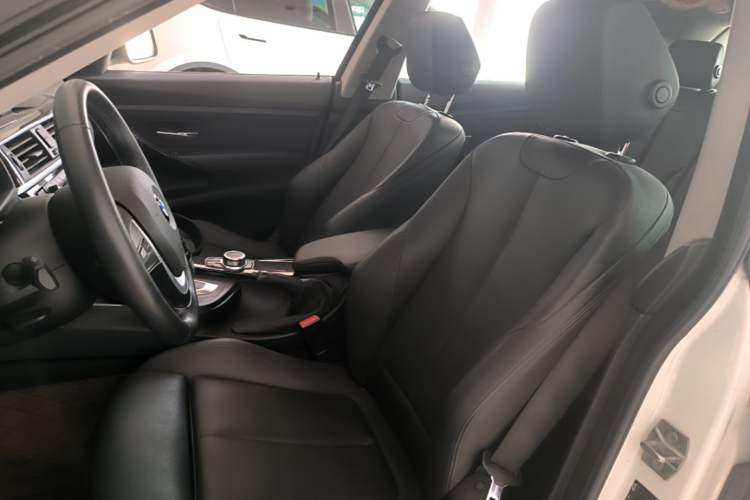 Used BMW 3 Series GT 2019 320i Sport Edition Left Front Seat