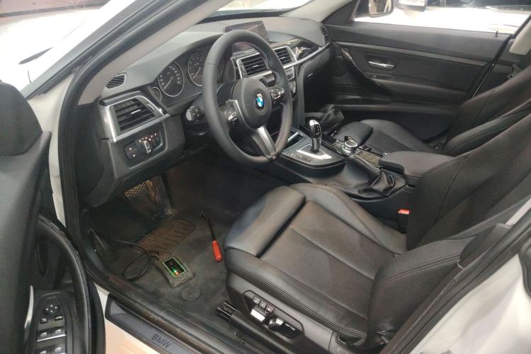 Used BMW 3 Series GT 2019 320i Sport Edition Left Front Seat