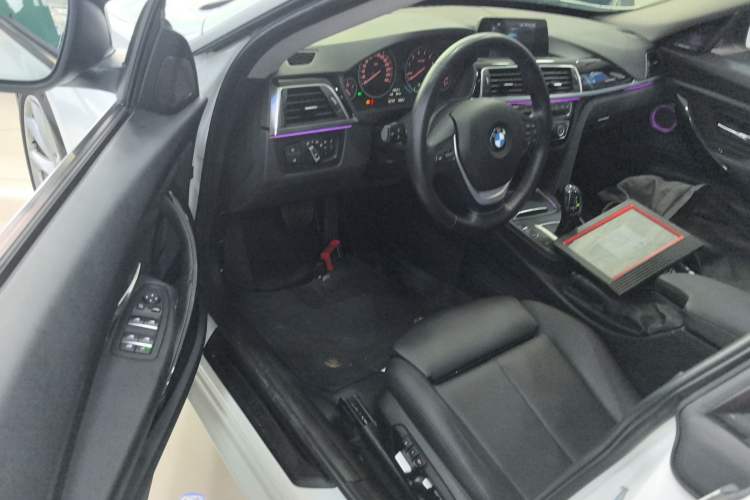 Used BMW 3 Series GT 2019 320i Sport Edition Left Front Seat