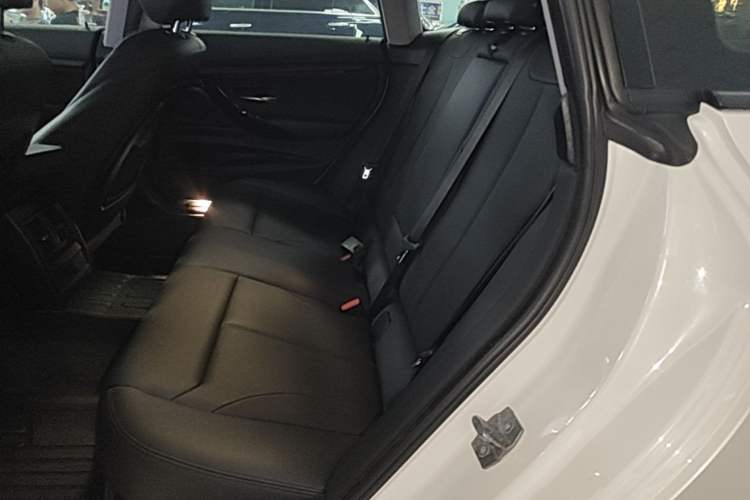 Used BMW 3 Series GT 2019 320i Sport Edition Left Rear Seat