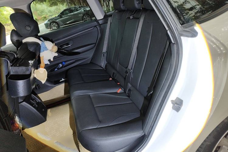 Used BMW 3 Series GT 2019 320i Sport Edition Left Rear Seat